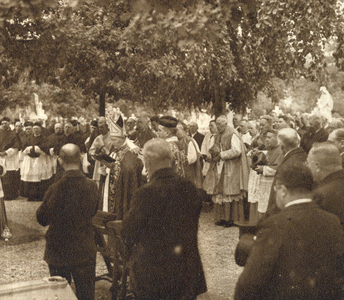 99603 Afbeelding van de begrafenis van aartsbisschop mgr. J.H.G. Jansen op de R.K. Begraafplaats (Biltstraat 157) te ...